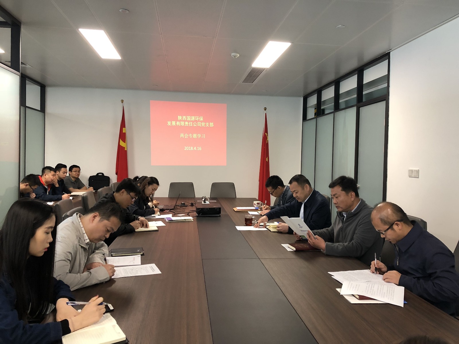 1523926267867033m6w4.jpg 國源公司開展“兩會”專題學(xué)習(xí).jpg