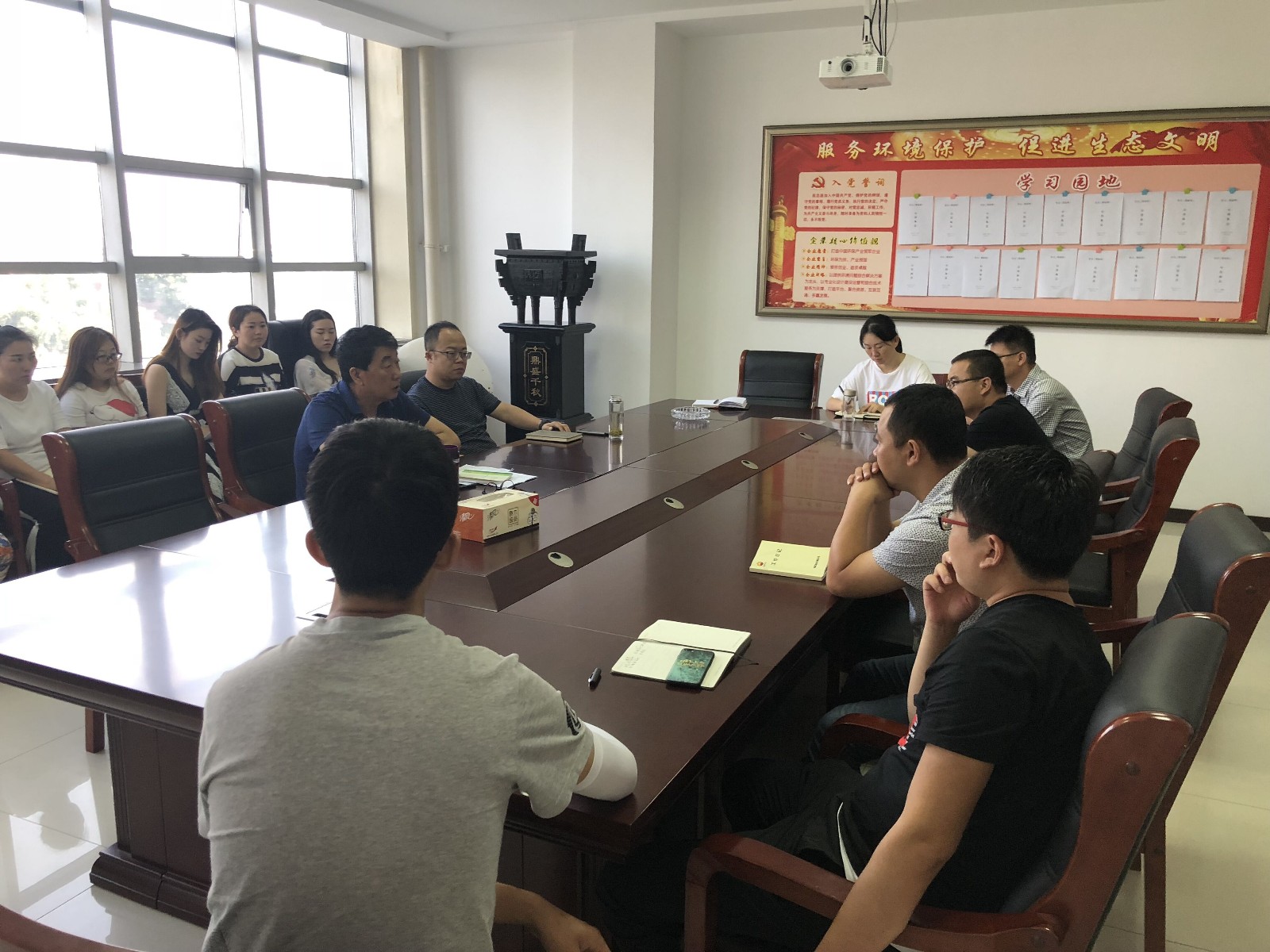 1535501980880308u8dc.jpg 8.27榆林分公司組織開(kāi)展環(huán)保市場(chǎng)營(yíng)銷知識(shí)培訓(xùn).jpg