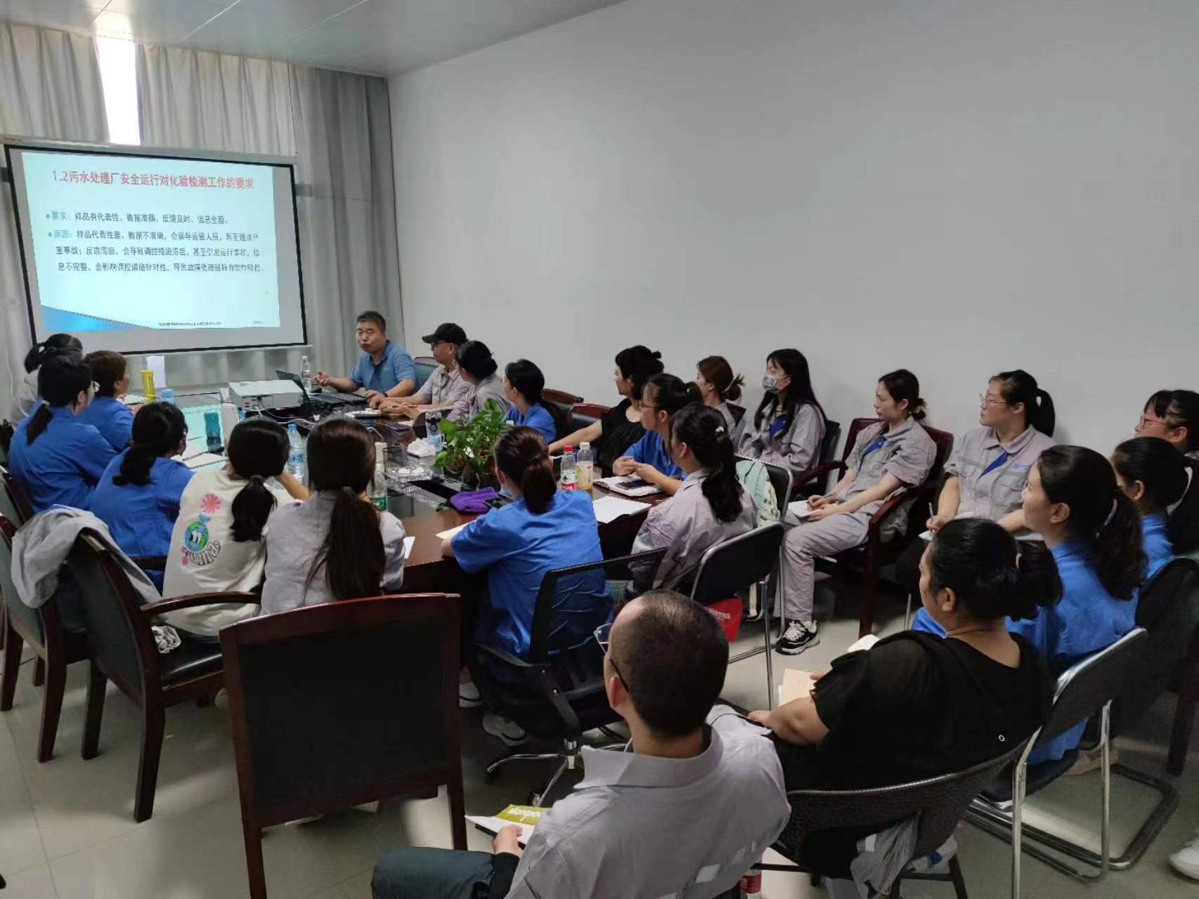 1661906641182207Pz1F.jpg 水環(huán)境公司開展化驗(yàn)實(shí)操培訓(xùn).jpg