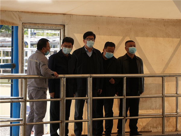 1666326167912017wldS.jpg 延安市政協(xié)副主席、子長(zhǎng)市委書記雷興平到水環(huán)境公司子長(zhǎng)污水處理廠調(diào)研.jpg