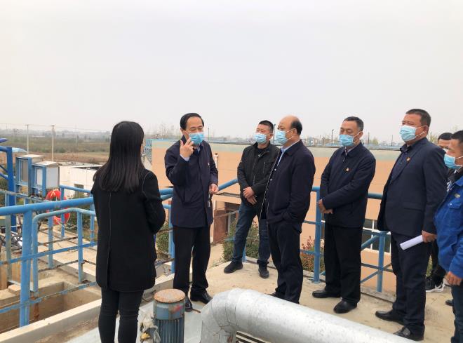 大荔縣委書(shū)記由建新到水環(huán)境公司大荔縣經(jīng)開(kāi)區(qū)污水處理廠(chǎng)調(diào)研.jpg